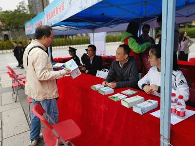 荔灣發(fā)放環(huán)保指引手冊(cè)，助力企業(yè)便捷辦理環(huán)保手續(xù)與咨詢服務(wù)